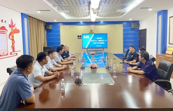 青島德州老鄉會宮兆東秘書長(zhǎng)、禹城市在青流動黨員黨總(zǒng)支籌建負責人劉建民一行7人蒞臨公司參觀調研2.jpg 青島德州老鄉會宮兆東秘書長、禹城市在青流動黨員黨總支籌(chóu)建負責人劉建民一行7人蒞臨公司參觀調研2.jpg